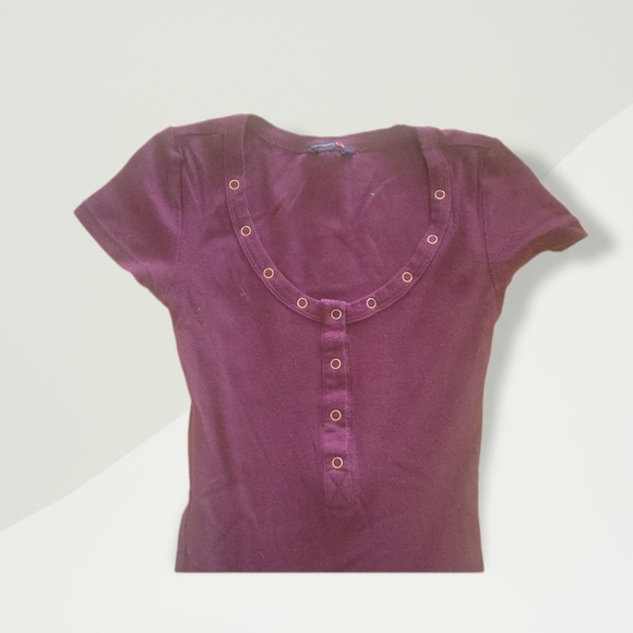 Guess Maroon Tshirt - Picture 2 of 4